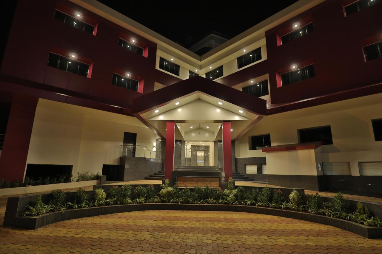 Imperial Grande Resort Лонавала Экстерьер фото