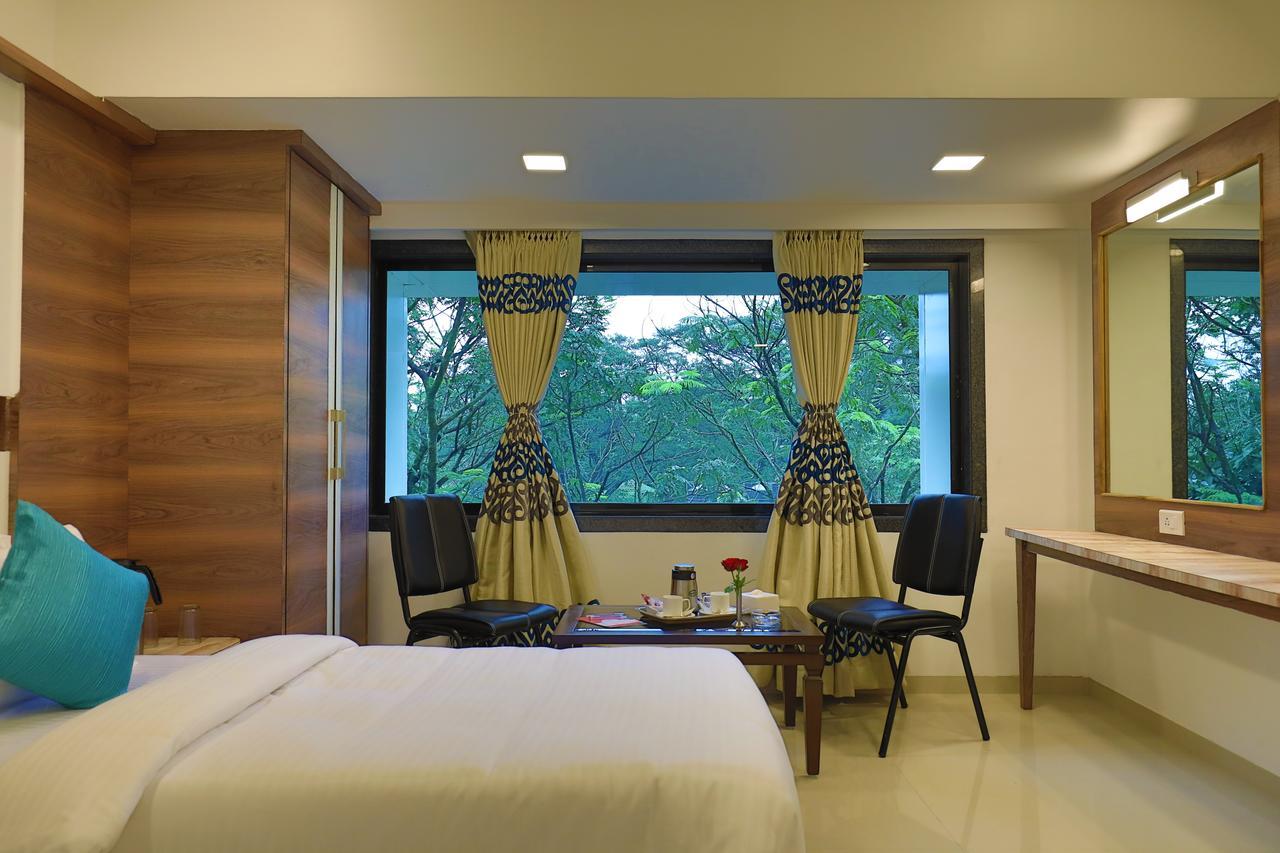 Imperial Grande Resort Лонавала Экстерьер фото