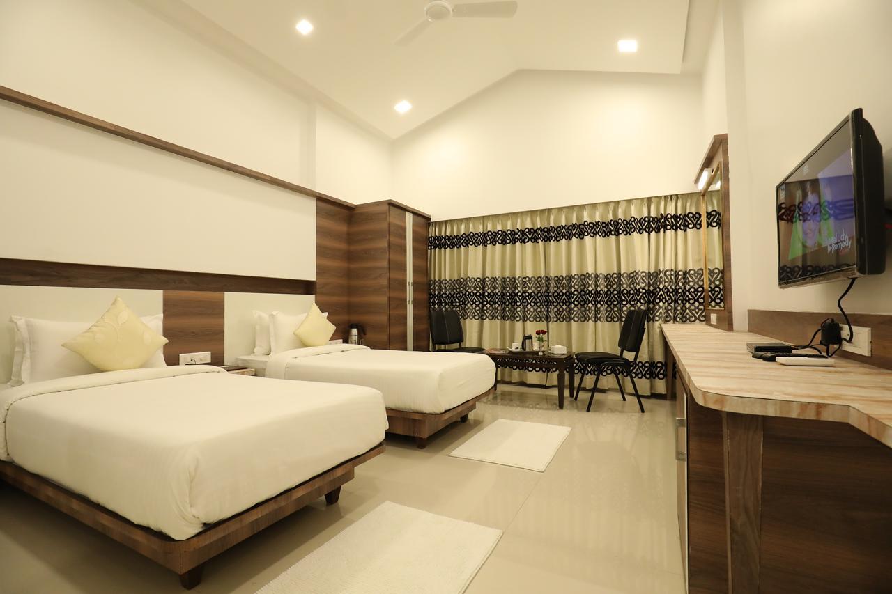 Imperial Grande Resort Лонавала Экстерьер фото