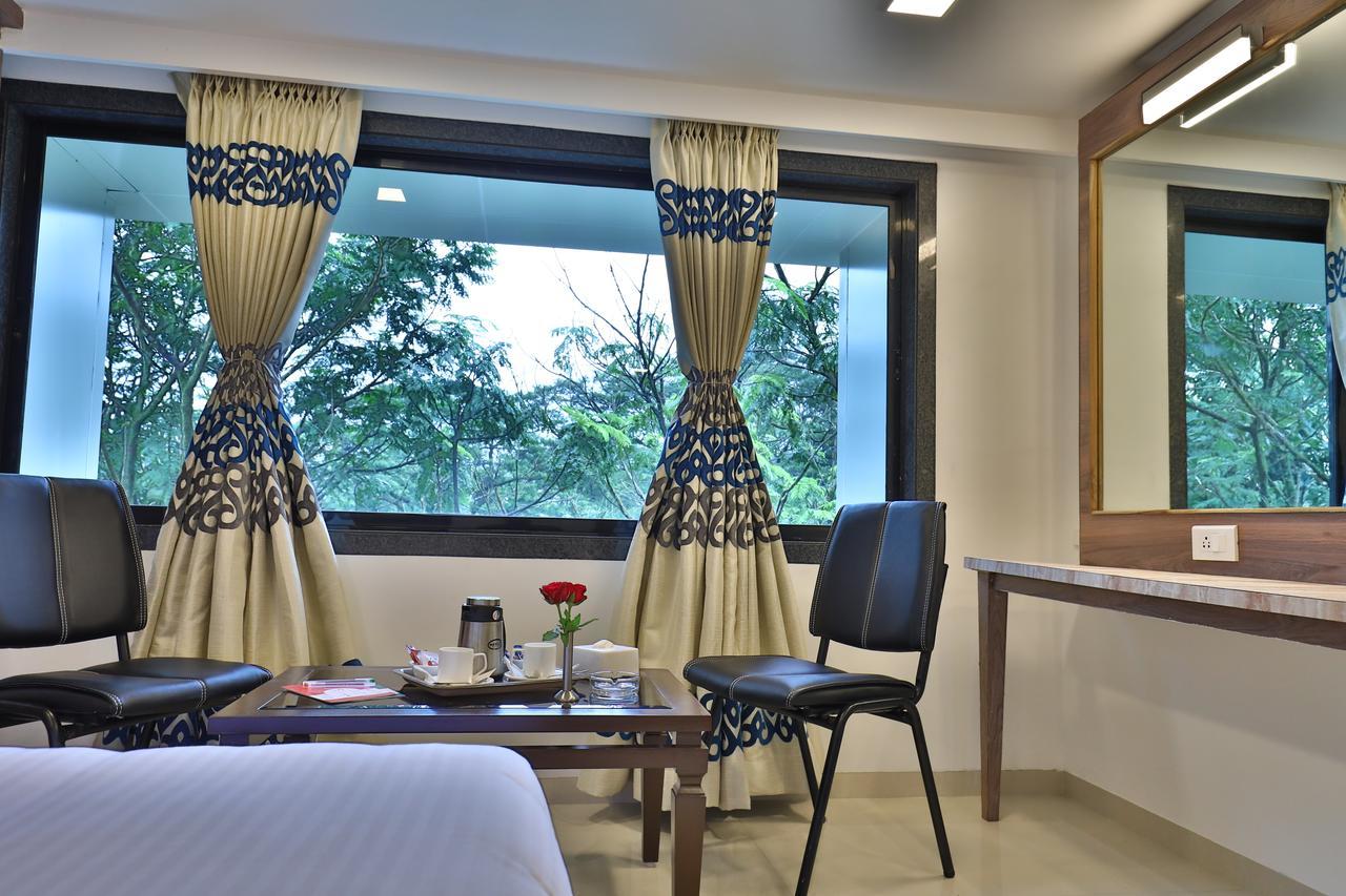 Imperial Grande Resort Лонавала Экстерьер фото
